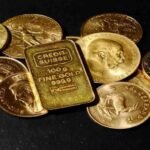 Harga Emas Dunia Turun Drastis, Investor Beralih ke Dolar AS