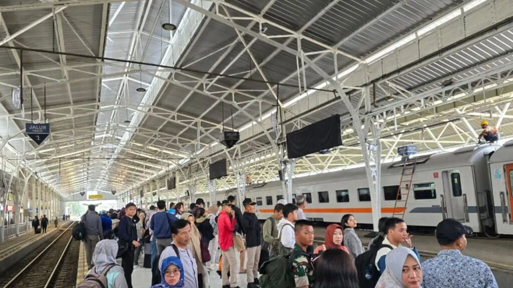 KAI Siap Operasikan 7.982 Perjalanan Kereta Api Selama Libur Nataru: Antisipasi Lonjakan Penumpang hingga 7 Persen